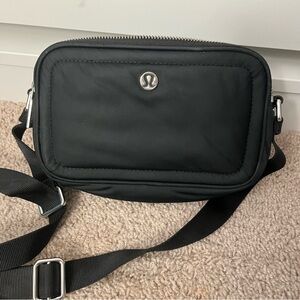 lululemon camera bag